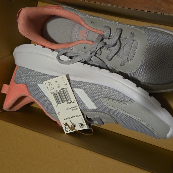 Adidas shoes - Picture 2 of 3